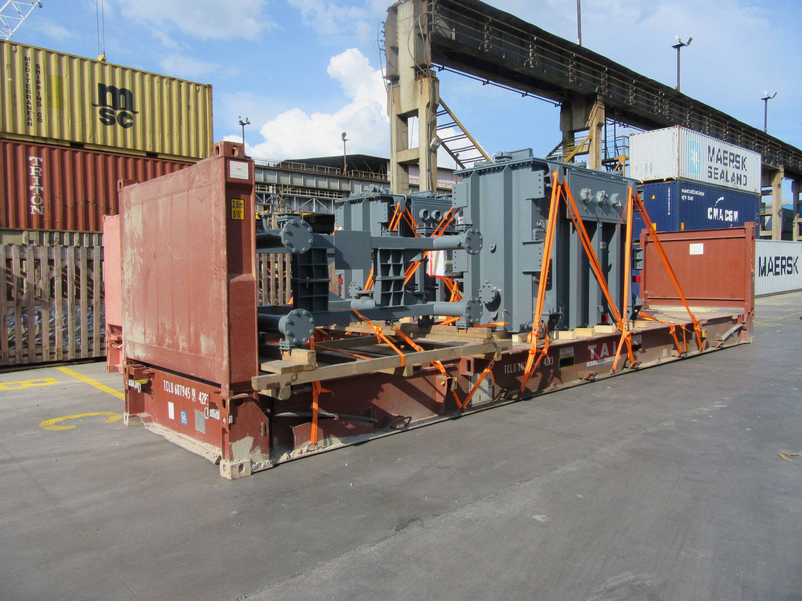 Oversized Cargo: Contoh & Transportasinya dengan Flat Rack dan Roll Trailer 3 penggunaan flatrack containers