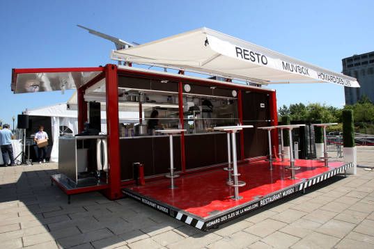 5 Ide Bisnis Container Cafe Minimalis, Jadi Solusi Praktis & Ekonomis 8 5 Ide Bisnis Container Cafe Minimalis Praktis & Ekonomis (desain container cafe dengan kanopi)
