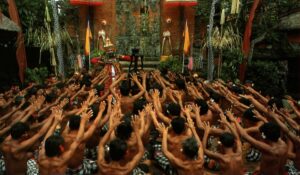 sejarah tari kecak bali, tari kecak gwk, garuda wisnu kencana, tari kecak di gwk bali