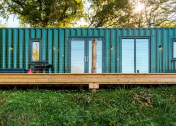 Sulap Shipping Container Bekas Jadi Akomodasi Penghasil Cuan