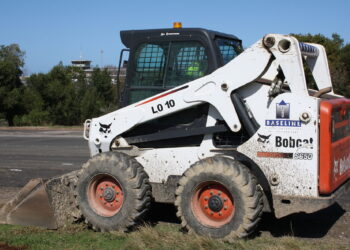 Skid Steer Loader: Komponen, Penggunanya & 4 Keuntungan