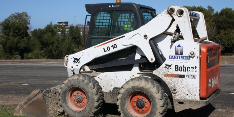 Skid Steer Loader: Komponen, Penggunanya & 4 Keuntungan