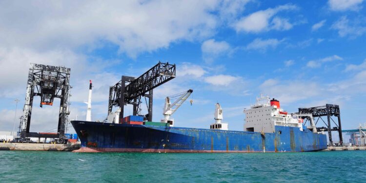 8 Pelabuhan di Makassar Hingga Dermaga Kecil