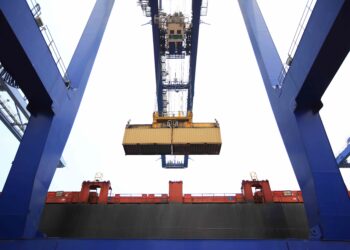 8 Jenis Alat Pengangkat Peti Kemas 