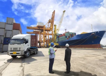 Eksportir dan importir adalah pelaku perdagangan internasional