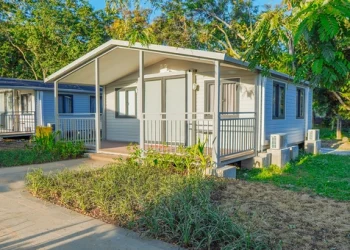 Cara Bangun Rumah Kebun Desain, Biaya, dan Material Terbaik