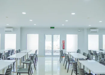 Konstruksi Baja Restoran Vs Kayu Mana yang Terbaik