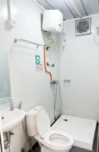 Solusi Kamar Mandi Umum Ringkas Nyaman dan Cepat 3