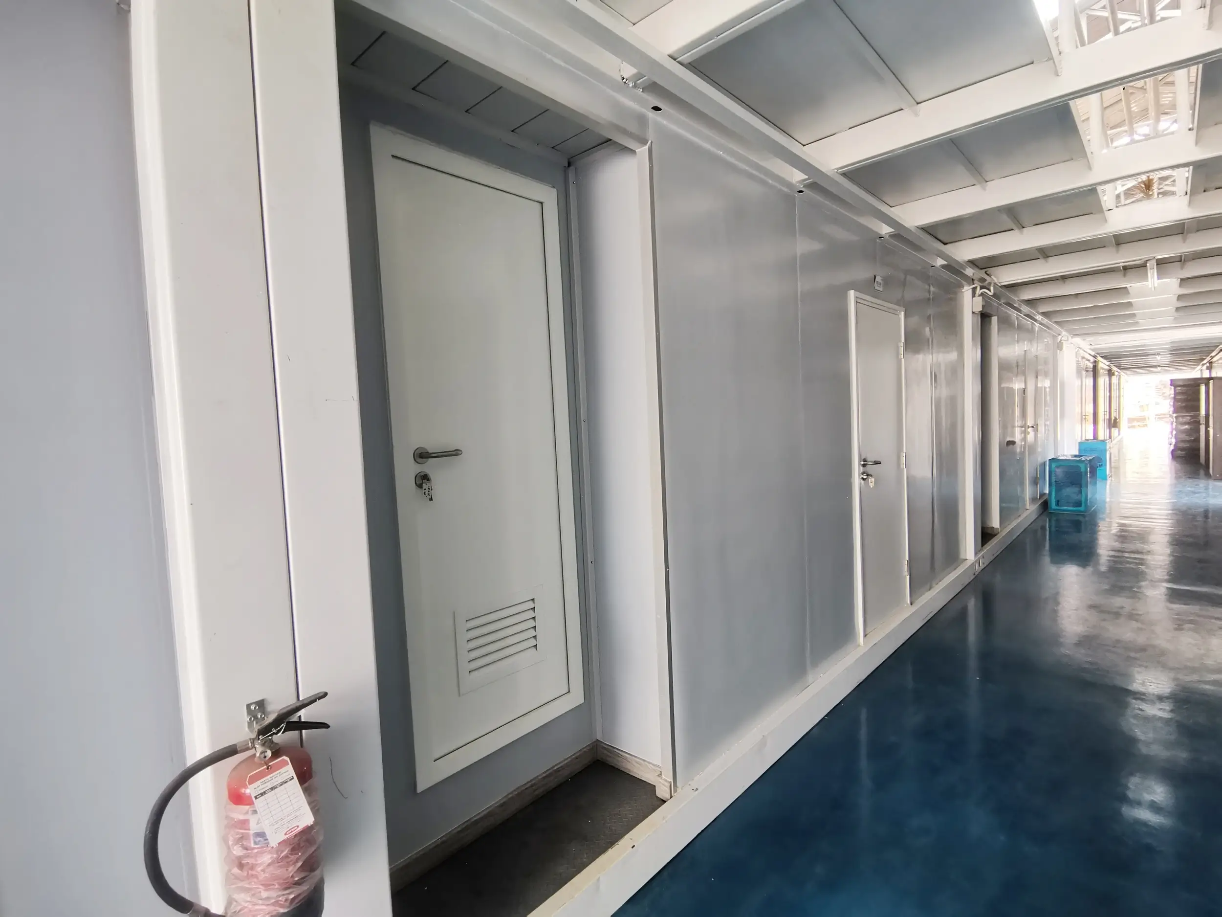 Toilet Umum Minimalis Modern dari Modular 3