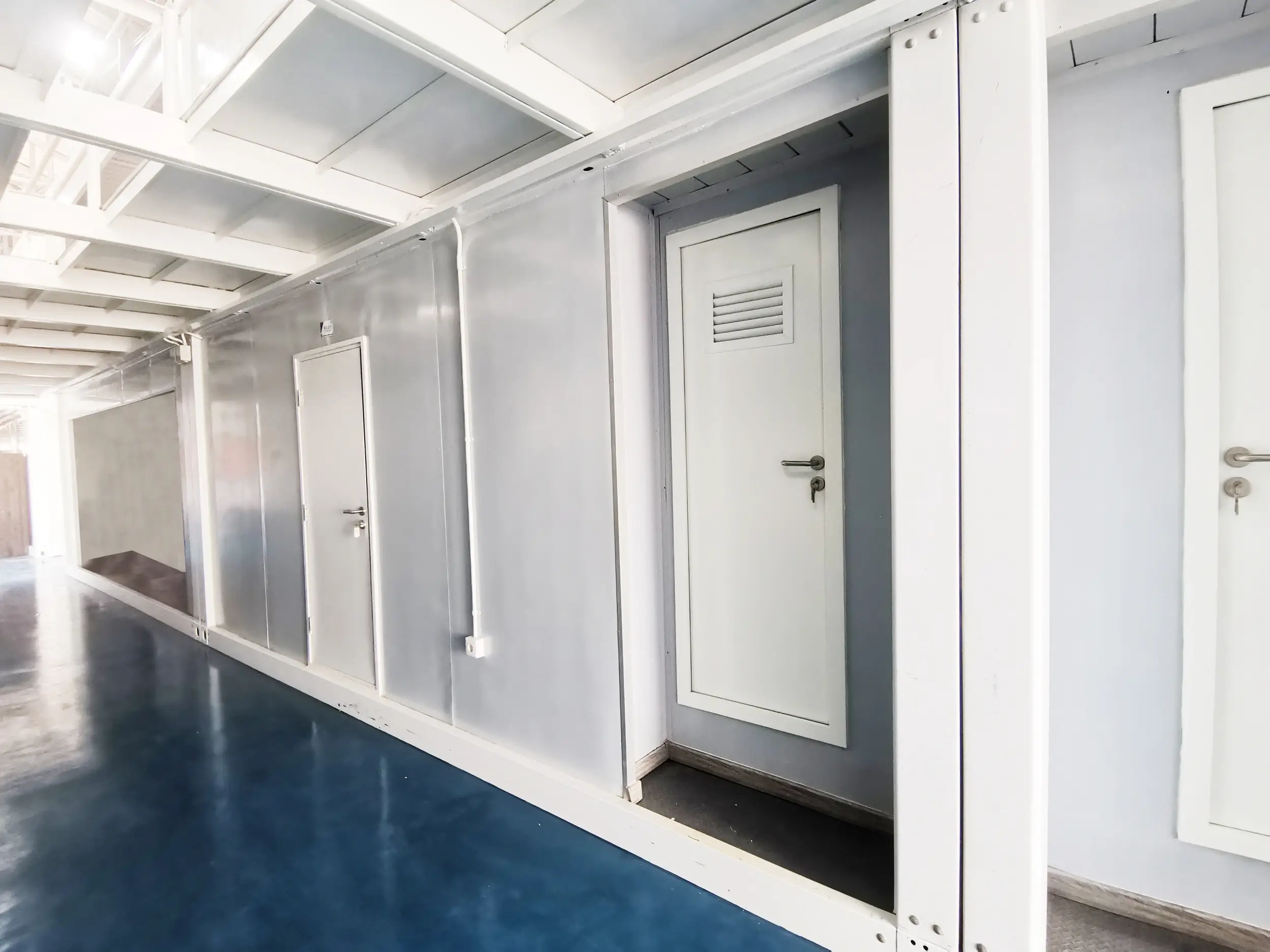 Toilet Umum Minimalis Modern dari Modular 4