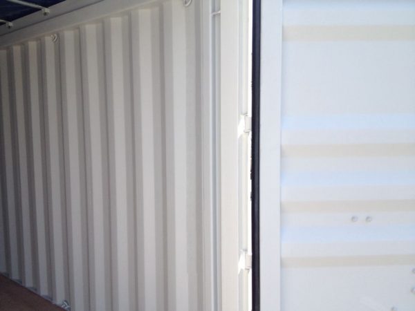 Open top shipping container ukuran 20 feet views 45 derajat samping dan belakang.