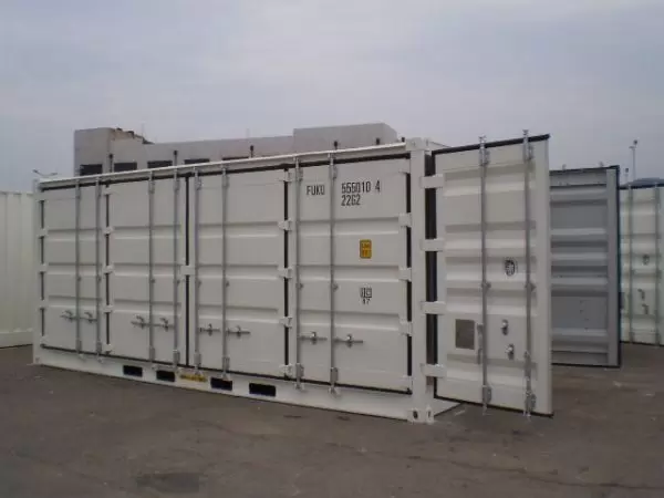 20-Side-Opening-Shipping-Container-2-600x450