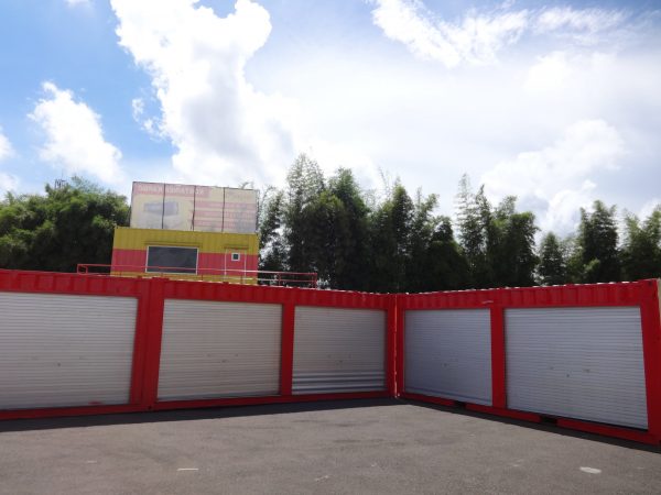 20' Storage Container With Rolling Door