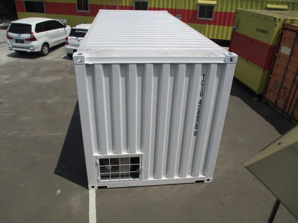 20' Storage Container with Air Con & Butcher Door (White)