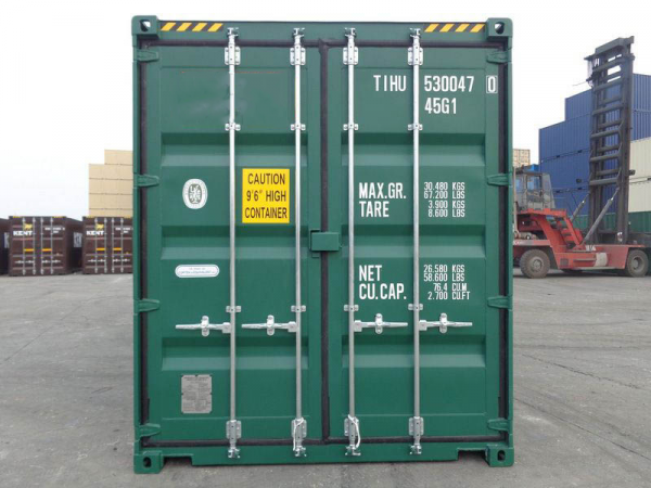 Shipping Container 40' high cube warna hijau parkir di depot, view pintu belakang.