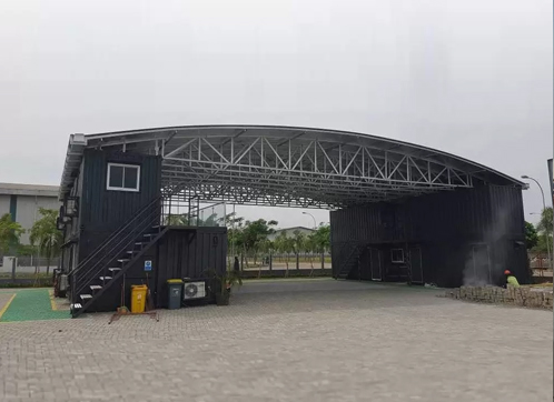 Shelter container hitam yang dipakai untuk berbagai keperluan acara.