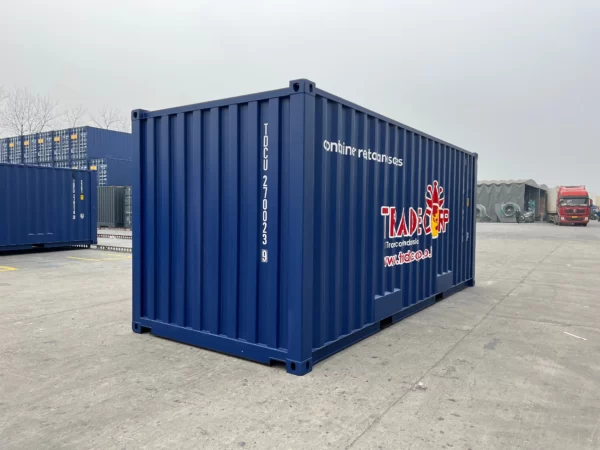 Container general purpose 20 feet warna cobalt blue view depan dan samping.