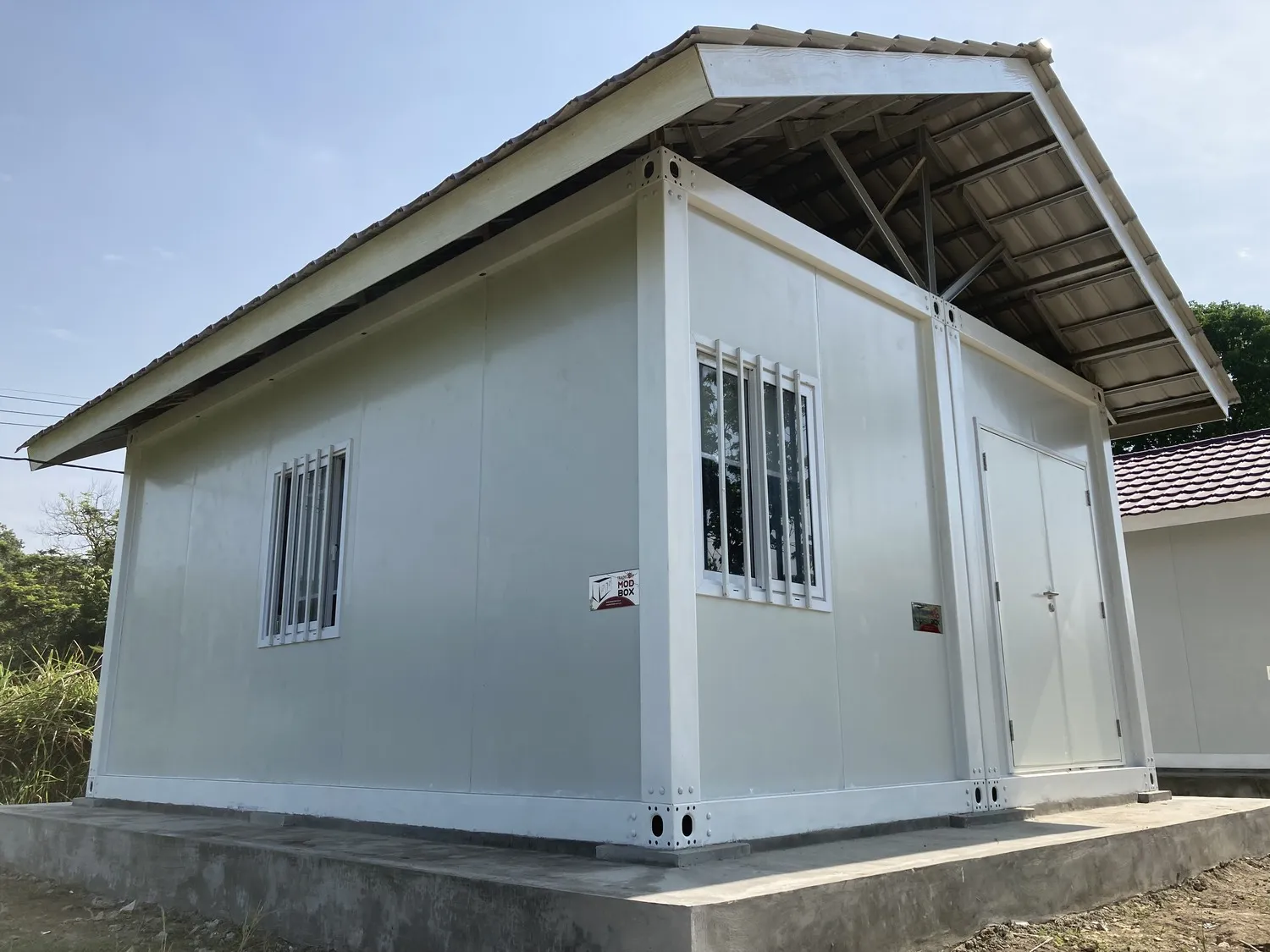 Inovasi Rumah Pertanian Modular: Kombinasi Fungsionalitas Kolam dan Rumah Hobbit
