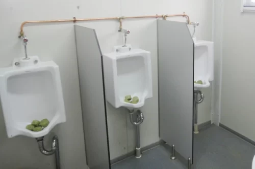 bathroom-urinal
